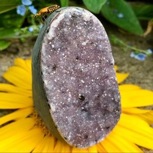 GORGEOUS AGATE GEODE, SITS ON FLAT BASE